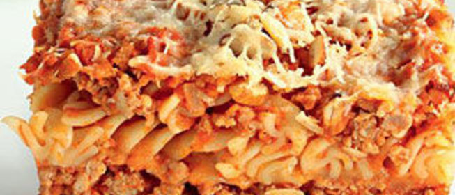 Макаронная запеканка со свининой и миндалем