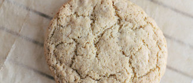 Печенье из цельнозерновой муки с чипсами из арахисового масла