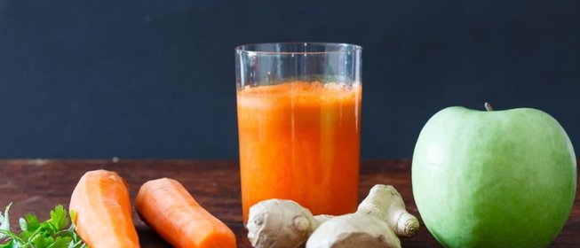Напиток яблочный с морковью и имбирём