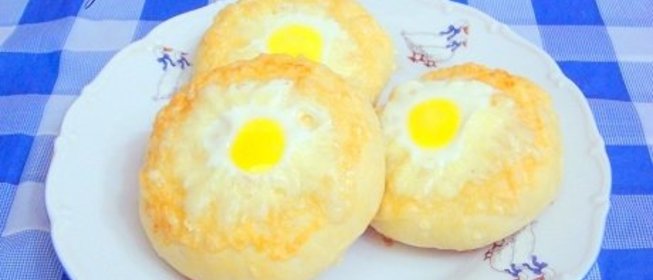Ватрушки картофельные с сыром и перепелиным яйцом