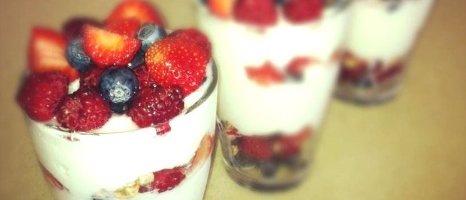 Воздушный десерт с ягодами