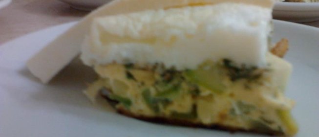 Омлет в духовке с кабачками и зеленым луком