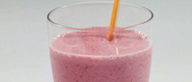 Клубничный молочный коктейль