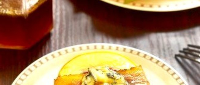 Персики с сыром в беконе