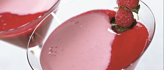 Коктейль из простокваши с малиной