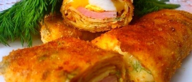 Блинчики с ветчиной, яйцами и сыром в панировке