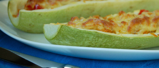 Лодочки из кабачков с овощами