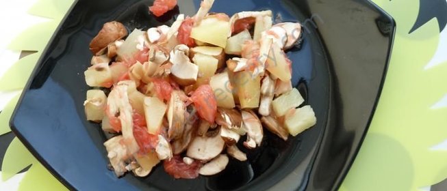 Салат с грибами и ананасами