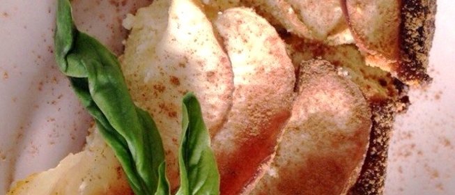 Творожная запеканка с яблоками без муки и манки