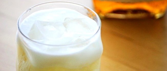 Коктейль со свежим яйцом