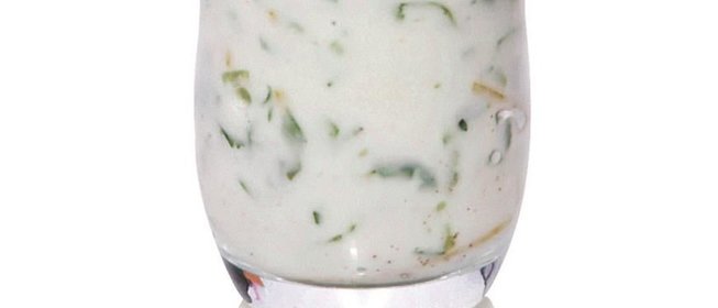 Соус из йогурта с огурцами и лимоном