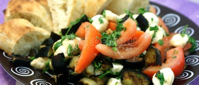 Закуска из баклажан с шариками моцареллы