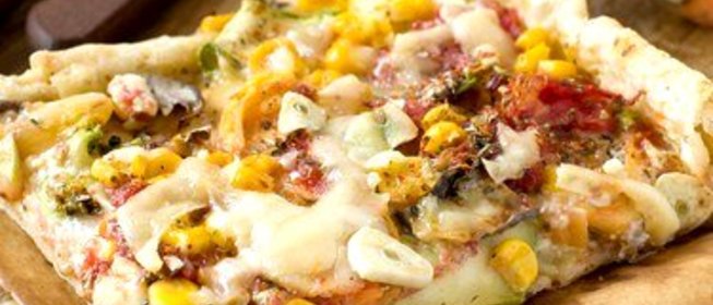 Пицца с индейкой, кукурузой и фасолью