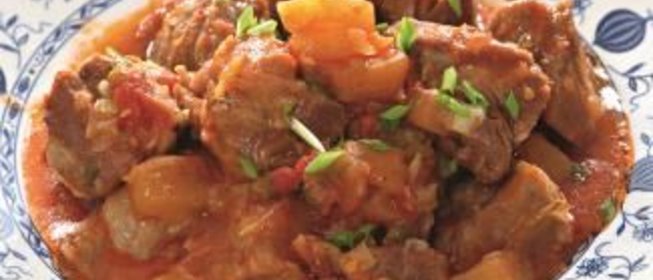 Свинина, тушенная с хурмой