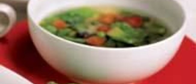 Быстрый минестроне с песто и сезонными овощами