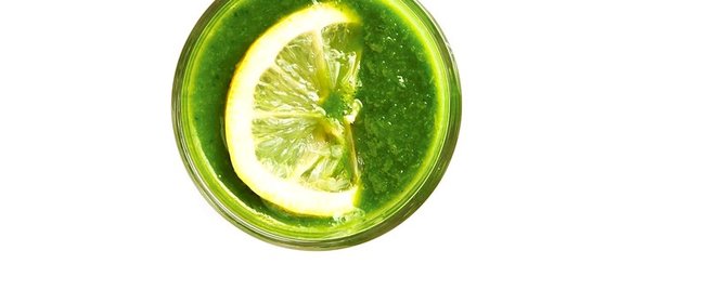 Зеленый смузи со шпинатом