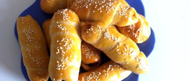 Сосиски с моцареллой в дрожжевом тесте