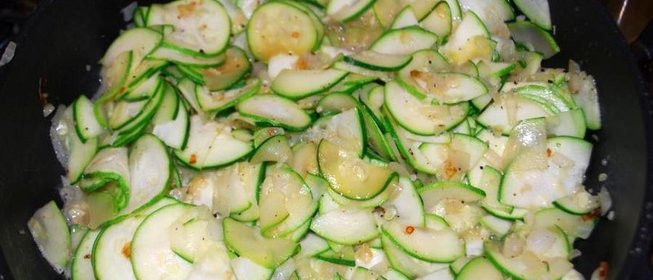 Цуккини в панировочных сухарях с сыром