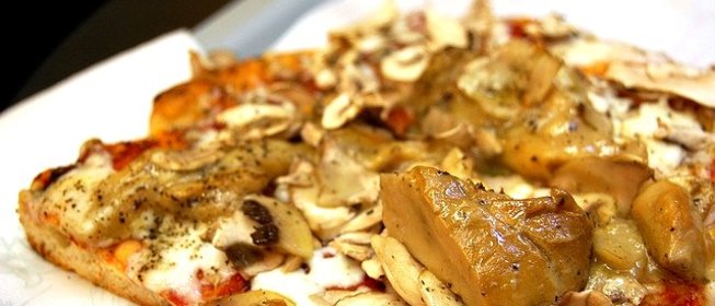 Пицца с белыми грибами