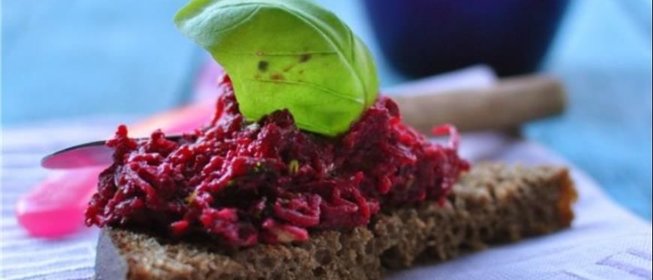Свекольное «песто» с грецким орехом