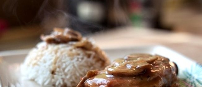 Свинина, запеченная с грибами
