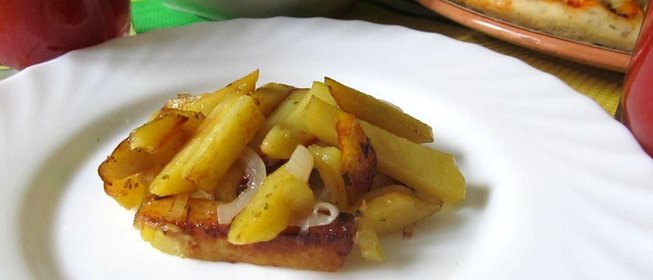 Картофель жареный с луком и чесноком