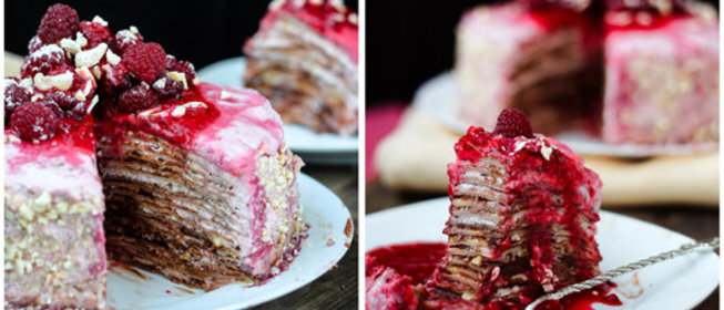 Малиново-шоколадный блинный торт с кешью