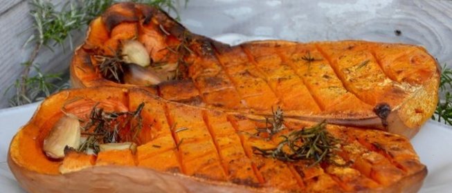 Тыква сквош с розмарином и чесноком