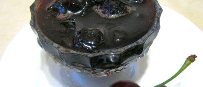 Вишневое варенье с косточками