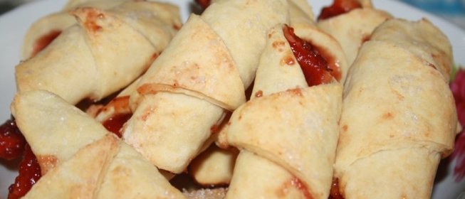 Творожные рогалики с ягодным джемом