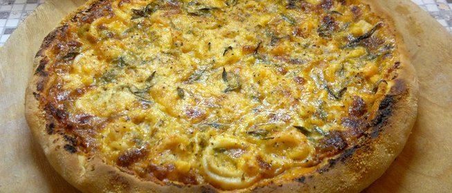 Пицца с кальмарами и креветками на тонком тесте из двух сортов муки