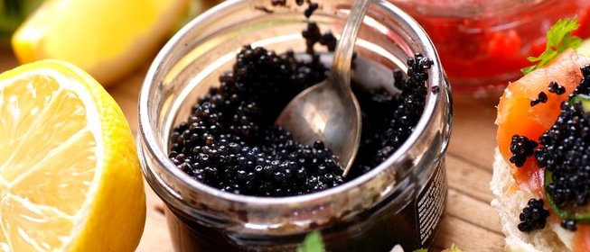 Бутерброд с черной икрой