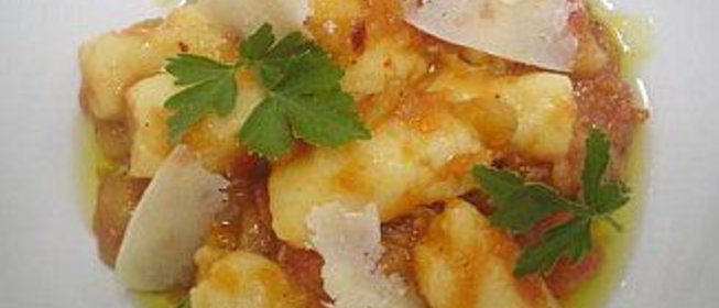 Картофельные ньокки с соусом песто