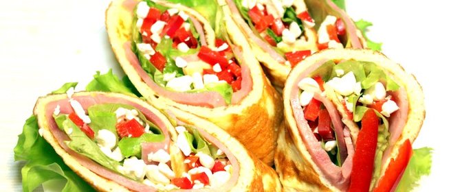 Рулет из омлета с зерненым творогом