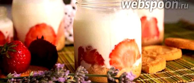 Клубничный десерт с печеньем