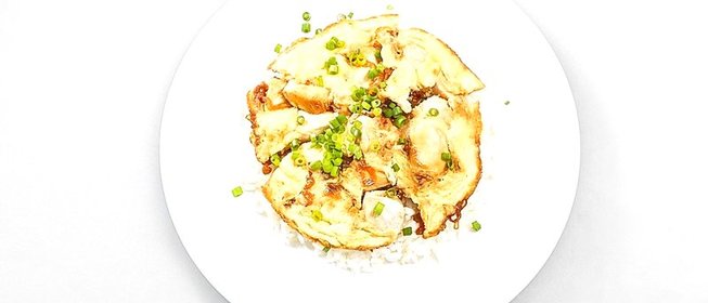 Оякодон (японский омлет с рисом и курицей)