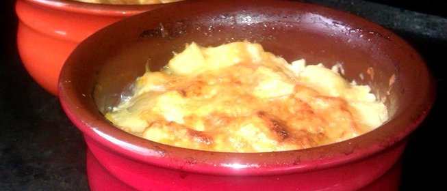 Картофель с тушенкой в горшочках