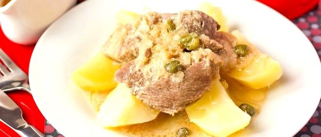 Свинина, тушённая в кефире с каперсами