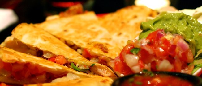 Кесадилья с курицей и беконом