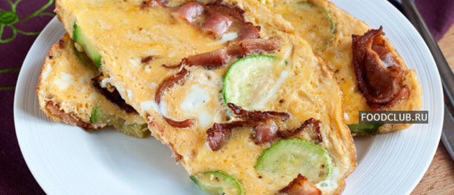 Омлет с беконом и кабачками