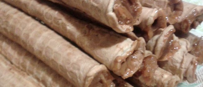 Вафельные трубочки со сгущенкой и повидлом