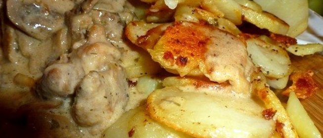 Свинина с грибами в сметане