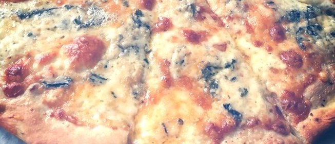 Пицца «Четыре запрещенных сыра»