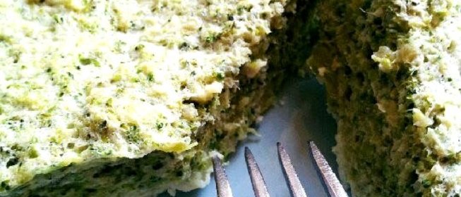 Запеканка из яичных белков, кальмаров и брокколи