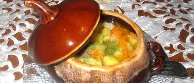 Свинина с овощами в горшочке