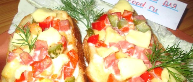 Мини-пицца с болгарским перцем и колбасой