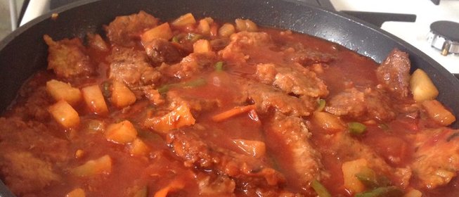 Свинина в кисло-сладком соусе с ананасами