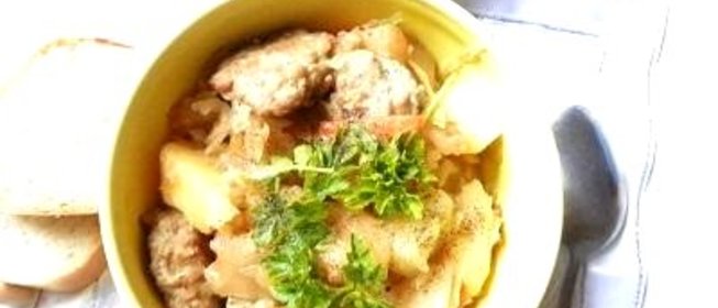 Картофель с куриными тефтелями