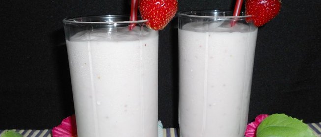 Коктейль молочный с клубникой