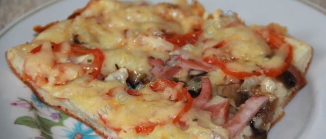 Пицца на жидком тесте на кефире без дрожжей